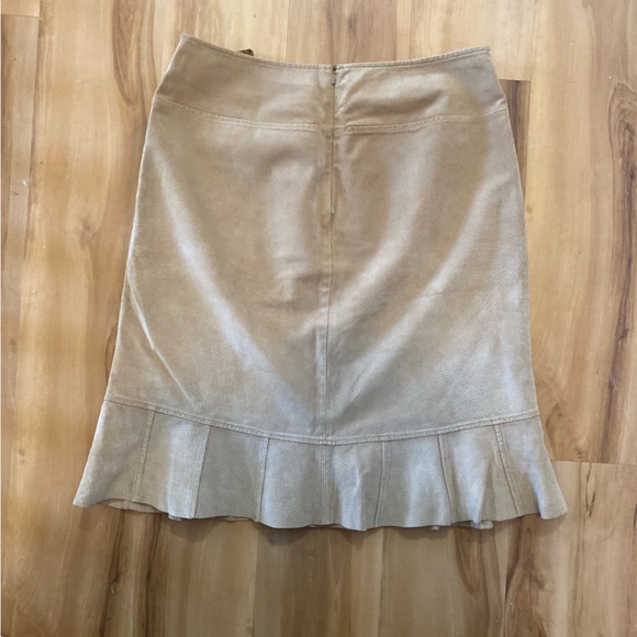 NWOT 100% Genuine Leather Suede Moda International Taupe Skirt - Picture 3 of 3